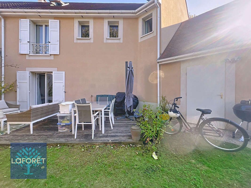 Maison à LE COUDRAY-MONTCEAUX