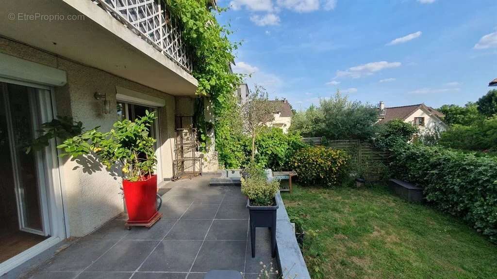 Maison à SURESNES