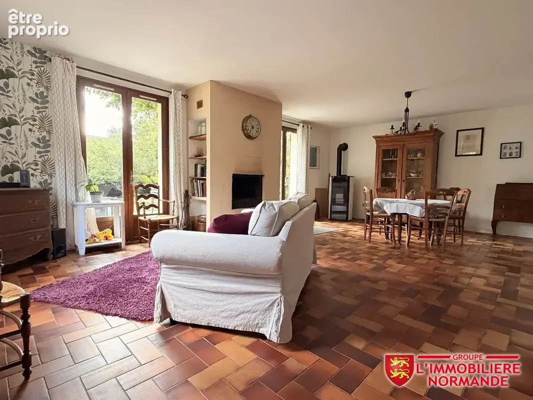 Maison familiale avec sous-sol complet et jardin arboré - photo 6