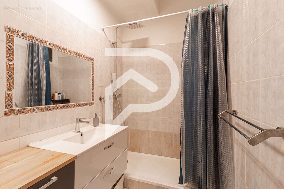Appartement à MARSEILLE-5E