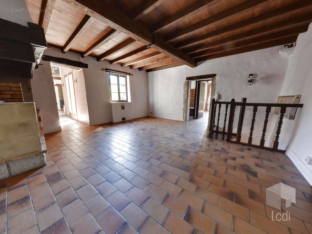 Maison à MIRMANDE
