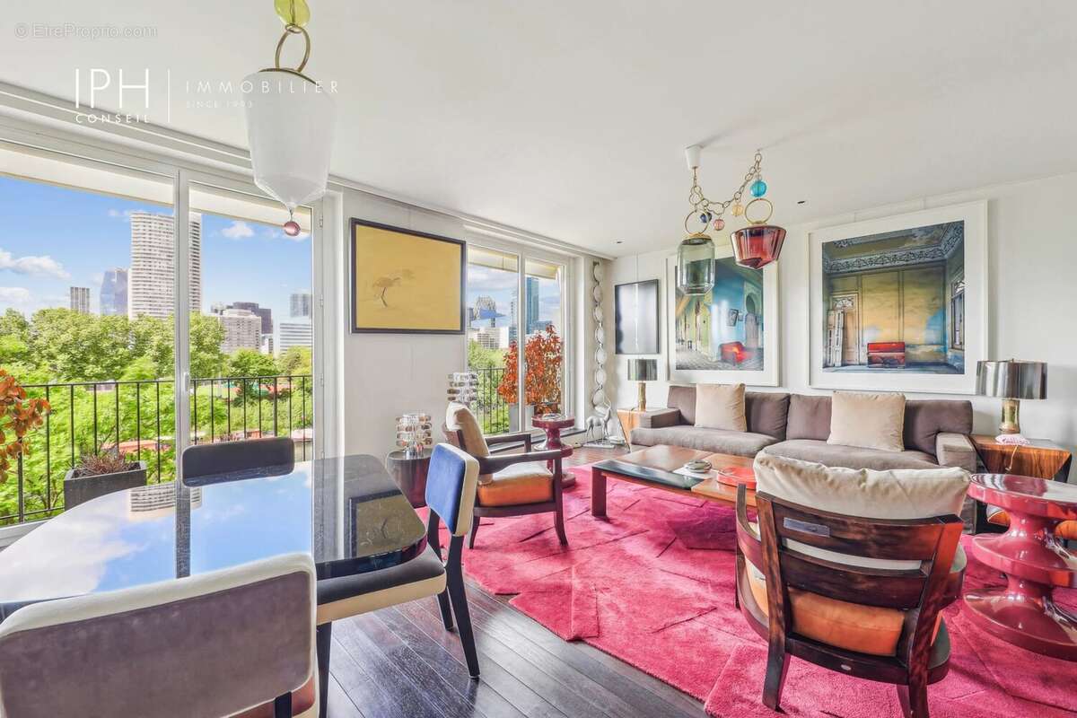 Appartement à NEUILLY-SUR-SEINE