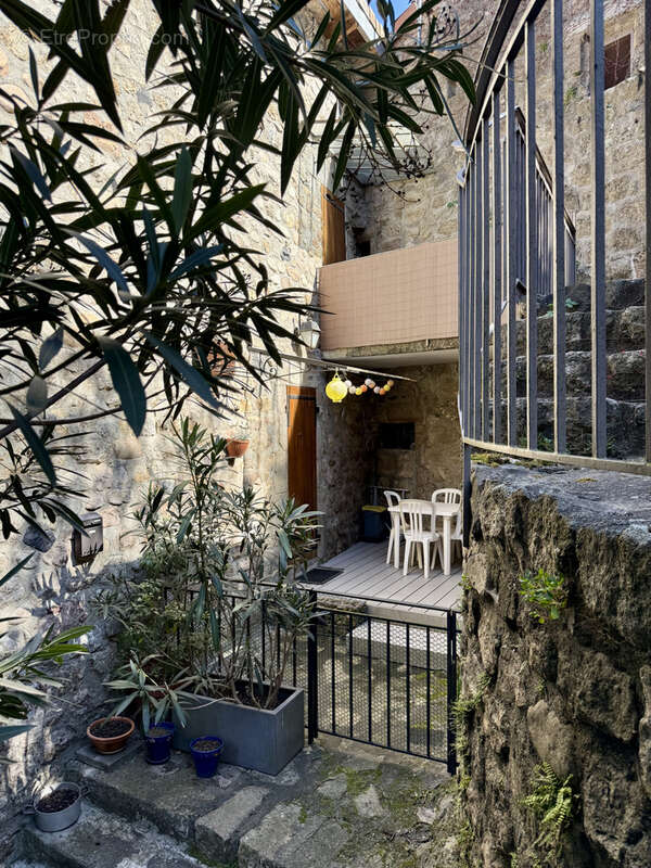 Appartement à ANTRAIGUES-SUR-VOLANE