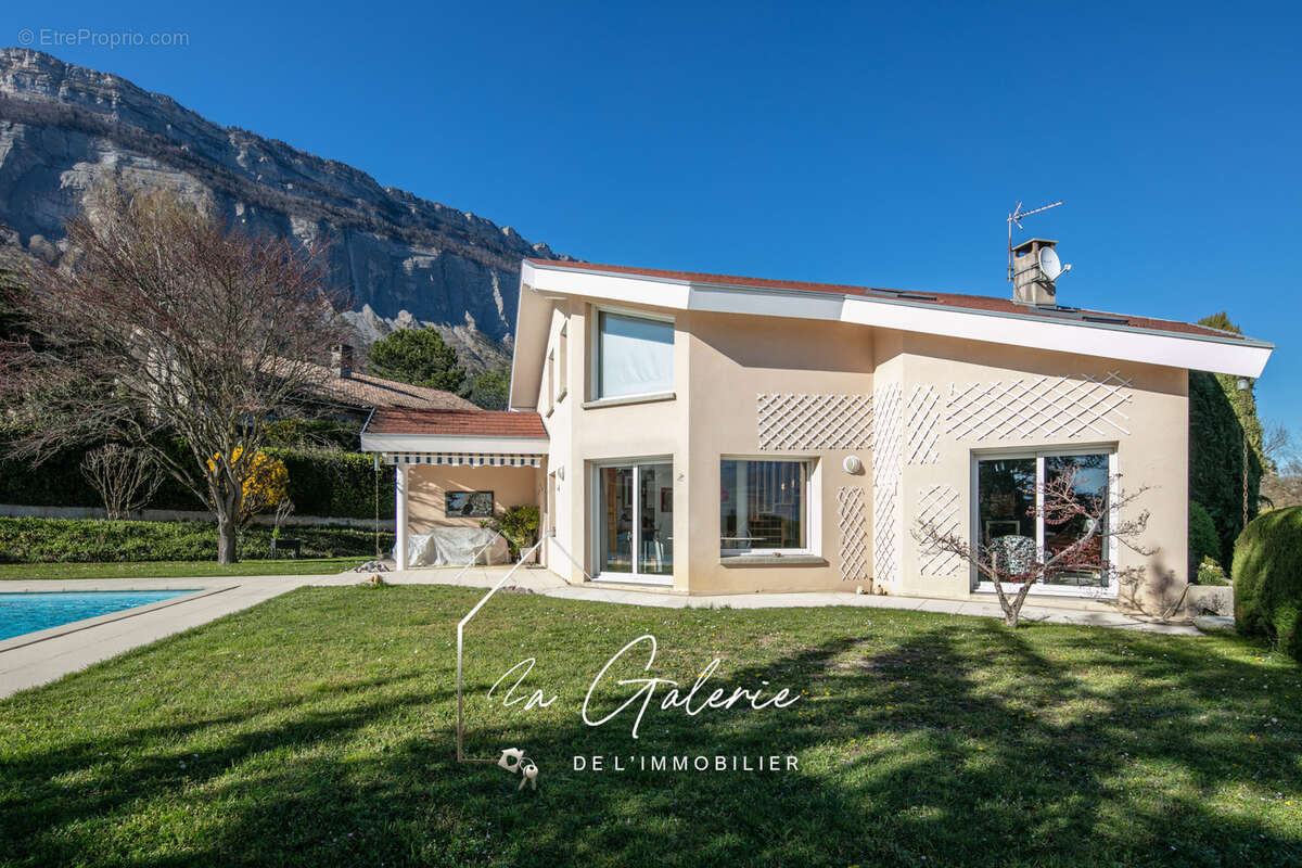 Maison à MEYLAN