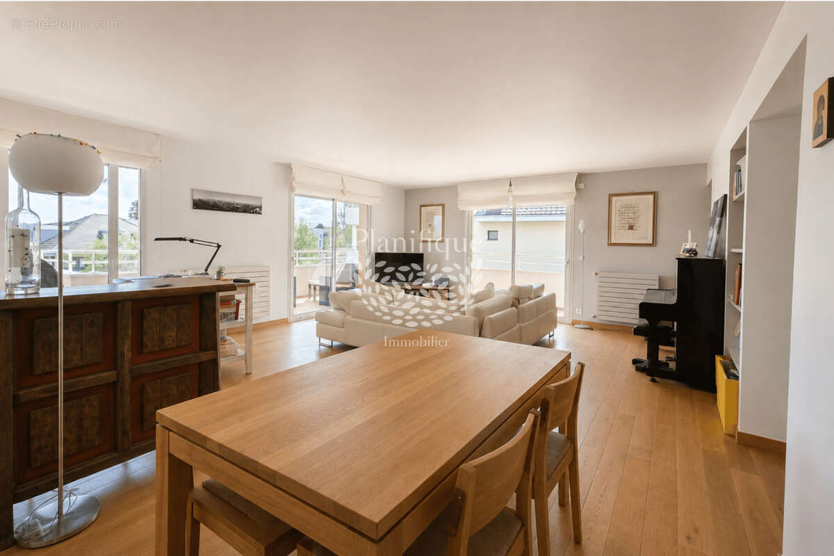 Splendide T5 à Divonne-les-Bain, 54 m2 de terrasse - photo 5