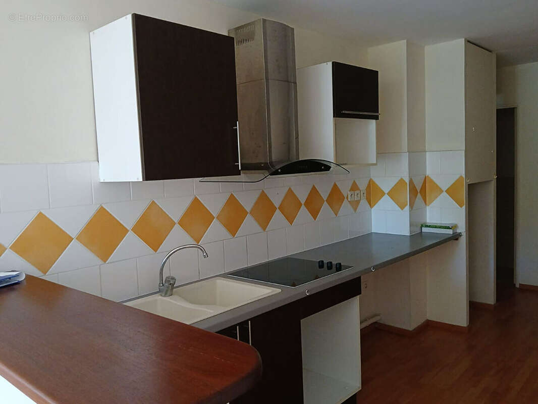 ST DENIS BEL APT. T2 d'une surface habitable de 57 m² + 16 m² de Varangue - photo 4