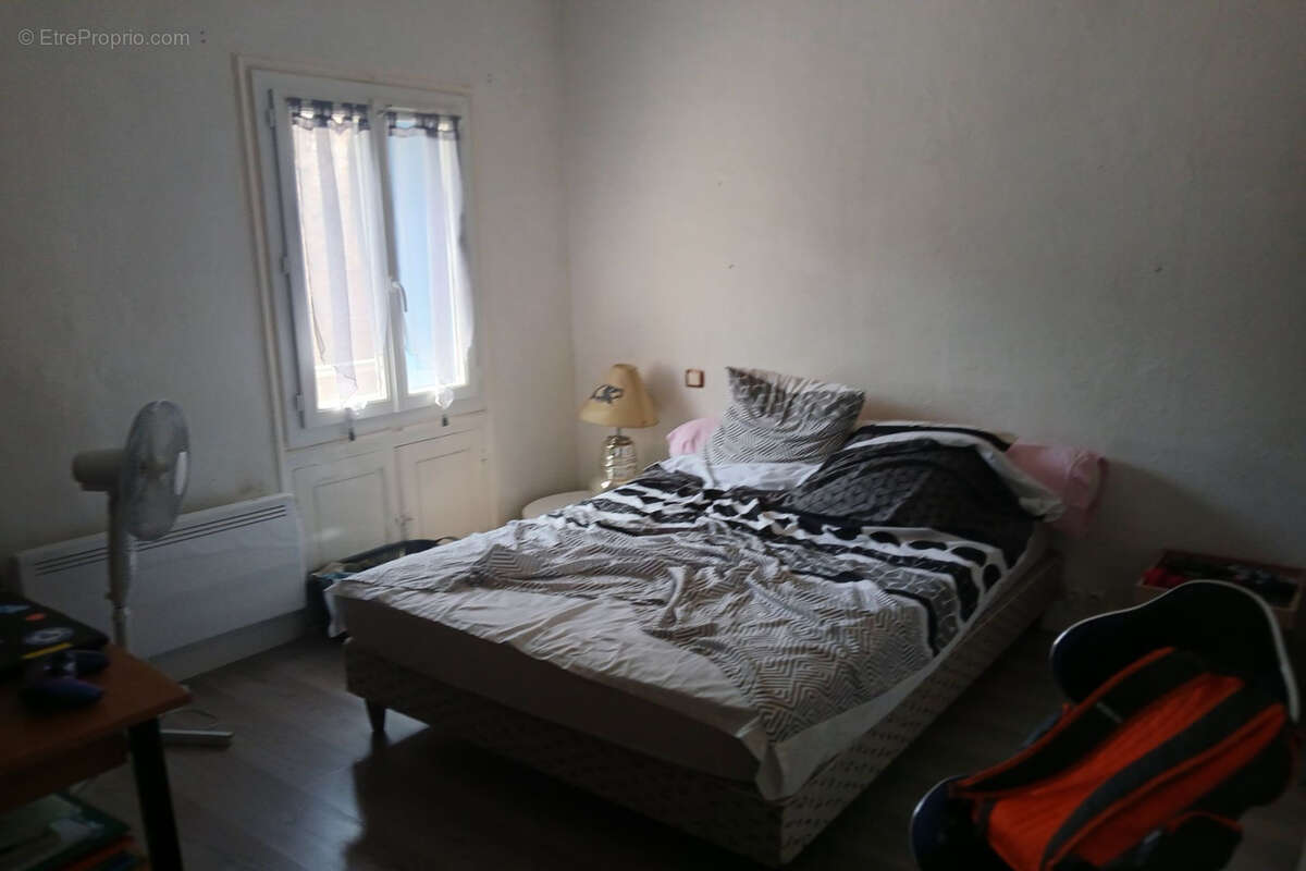 Appartement à REYNES