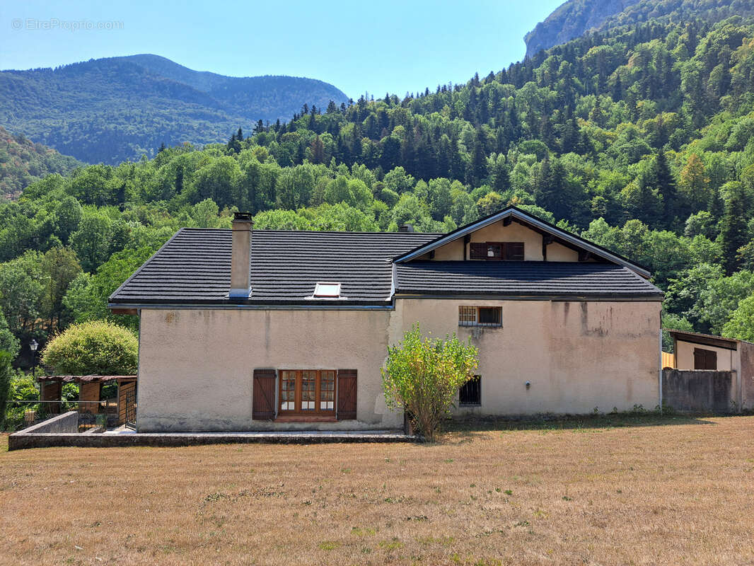 Grande maison familiale avec gîte indépendant, terrasses et jardin à Sainte-Colombe-sur-Guette - photo 34