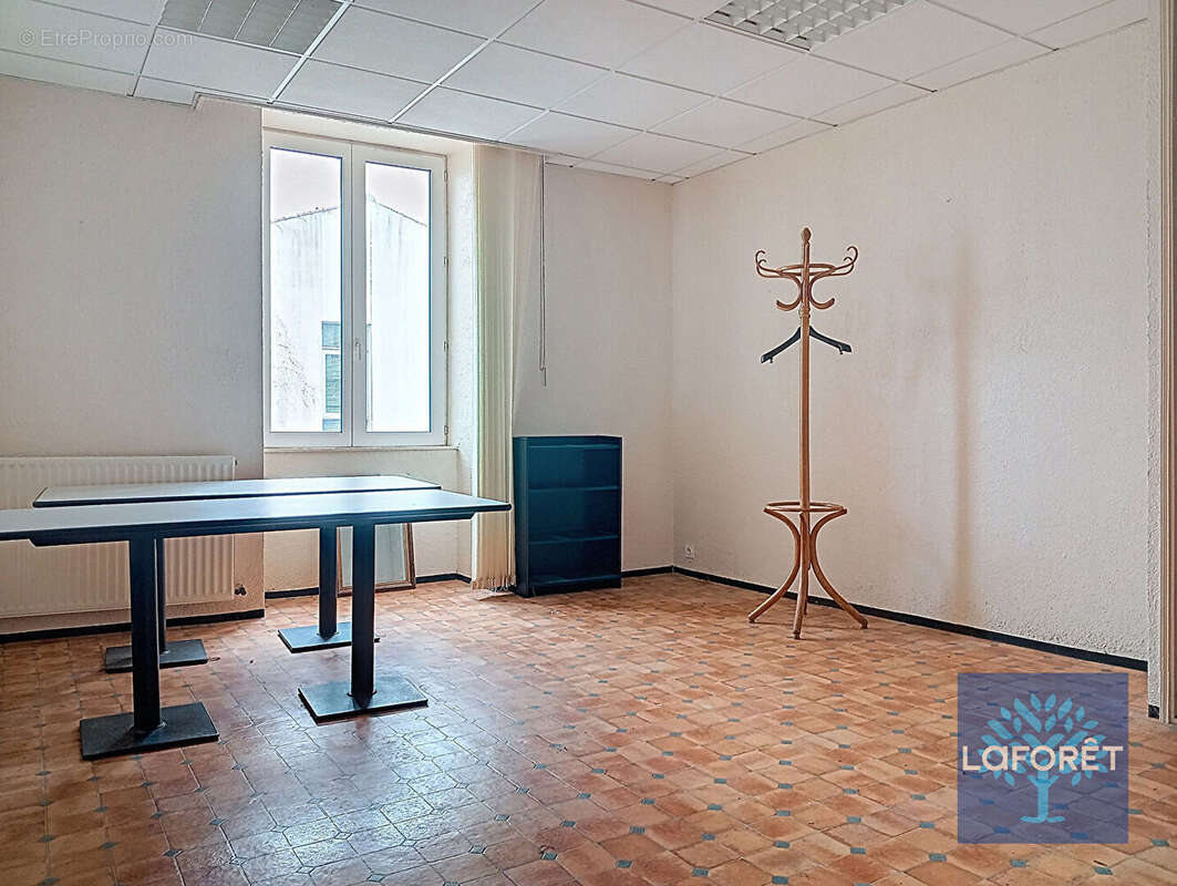 Local commercial +appartement+ 2 places de parking privatives - photo 6