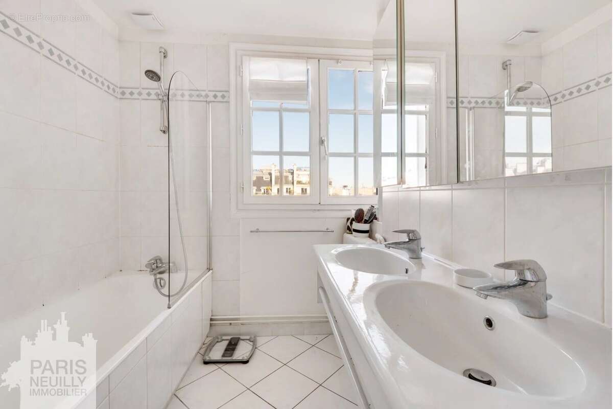 Appartement à PARIS-16E