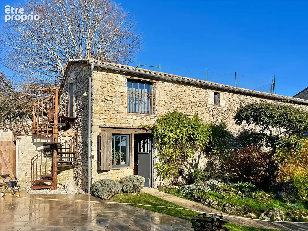 A VENDRE - Superbe maison en pierre avec dépendance et piscine - photo 3