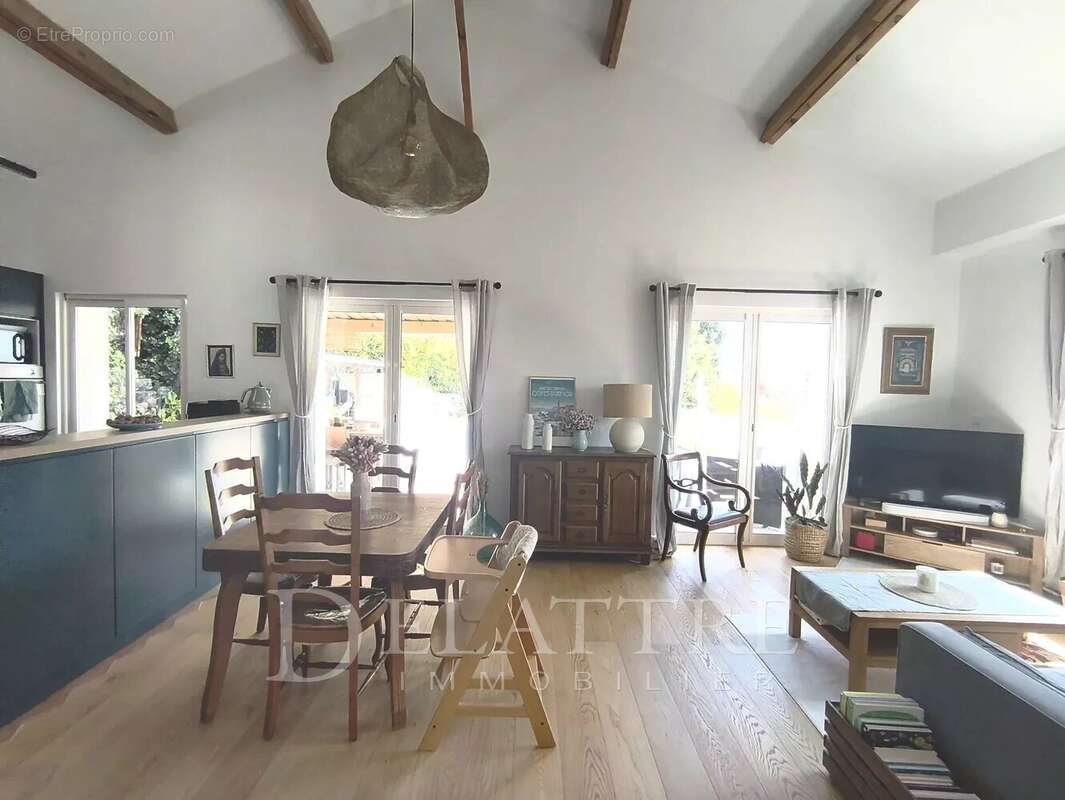 Maison à CHATEAUNEUF-GRASSE