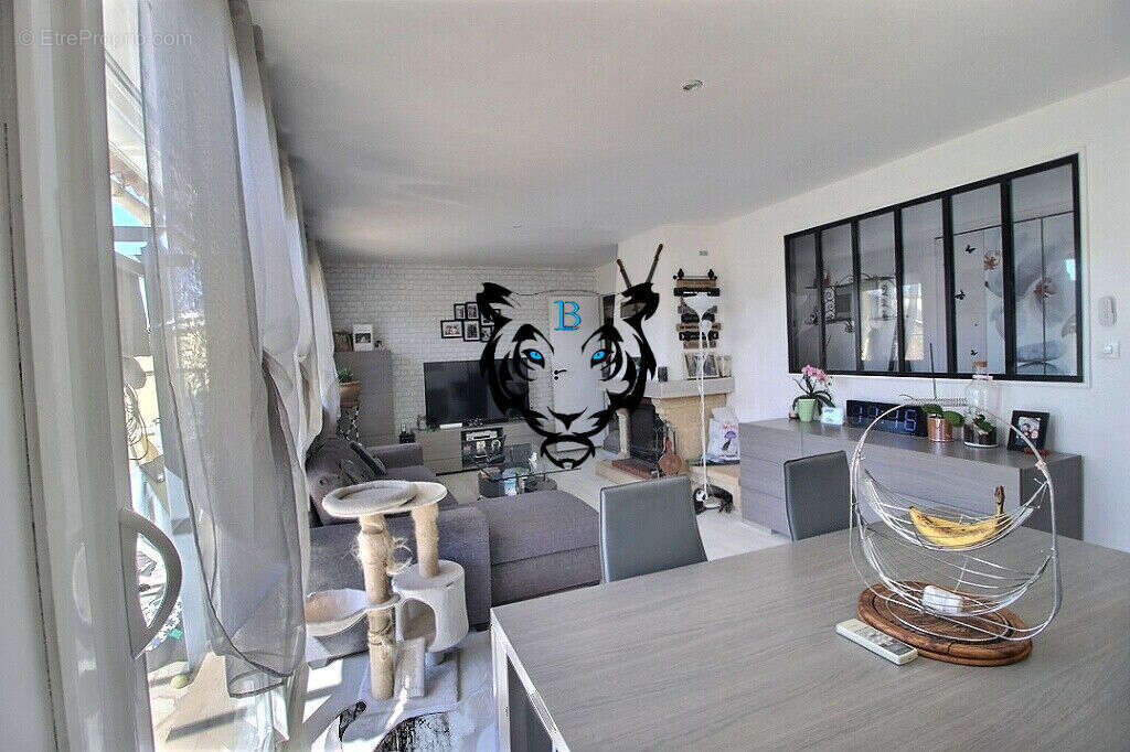 Maison à LE MUY