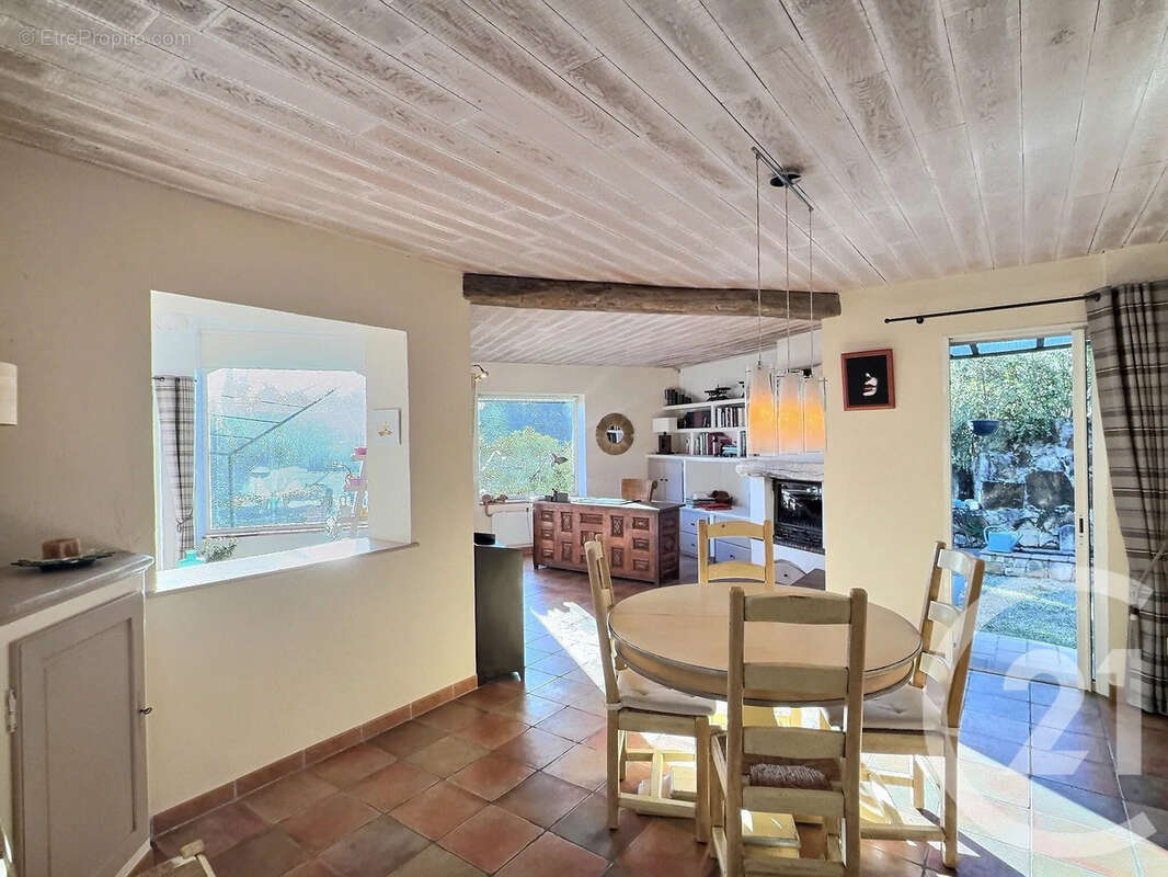 Maison à CHATEAUNEUF-GRASSE