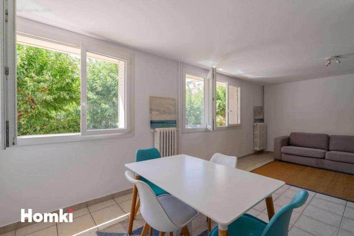 Appartement à MARSEILLE-5E