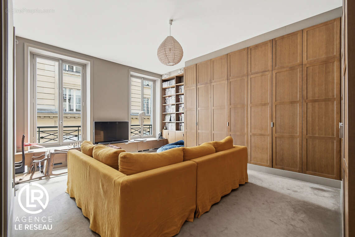 Appartement à PARIS-8E