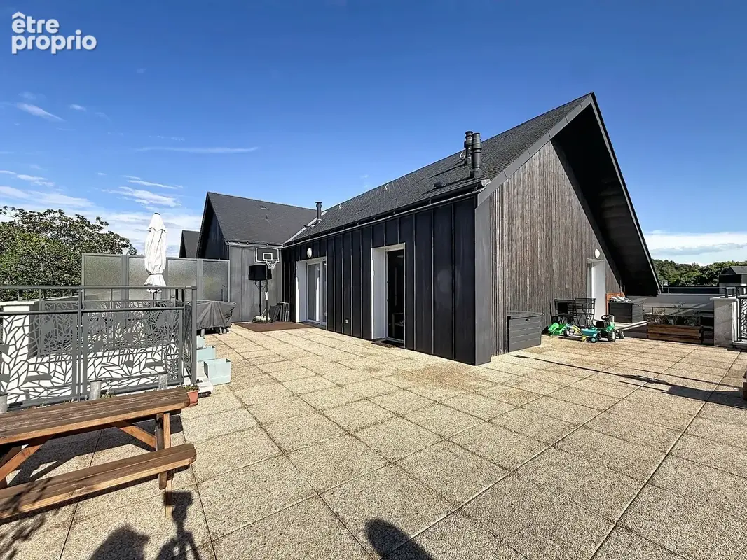 À VENDRE – T3 de 55 m² avec exceptionnelle terrasse de 90 m² LA MEMBROLLE SUR CHOISILLE (37) - photo 2