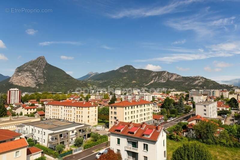 Appartement à FONTAINE