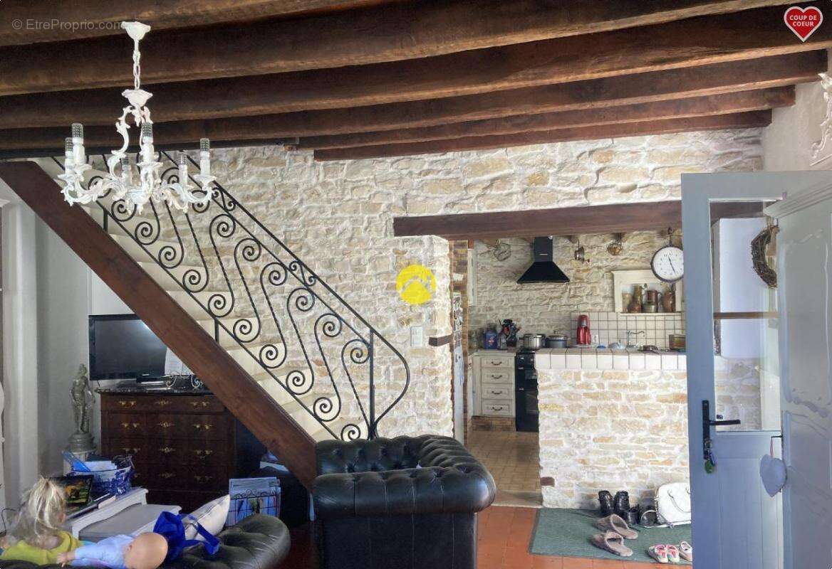 Maison à DUN-SUR-AURON