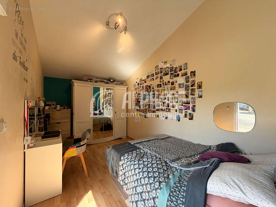 Maison familiale de 8 pièces à vendre à Sainte Gemme la Plaine - Réf. MIDE2265 - photo 7