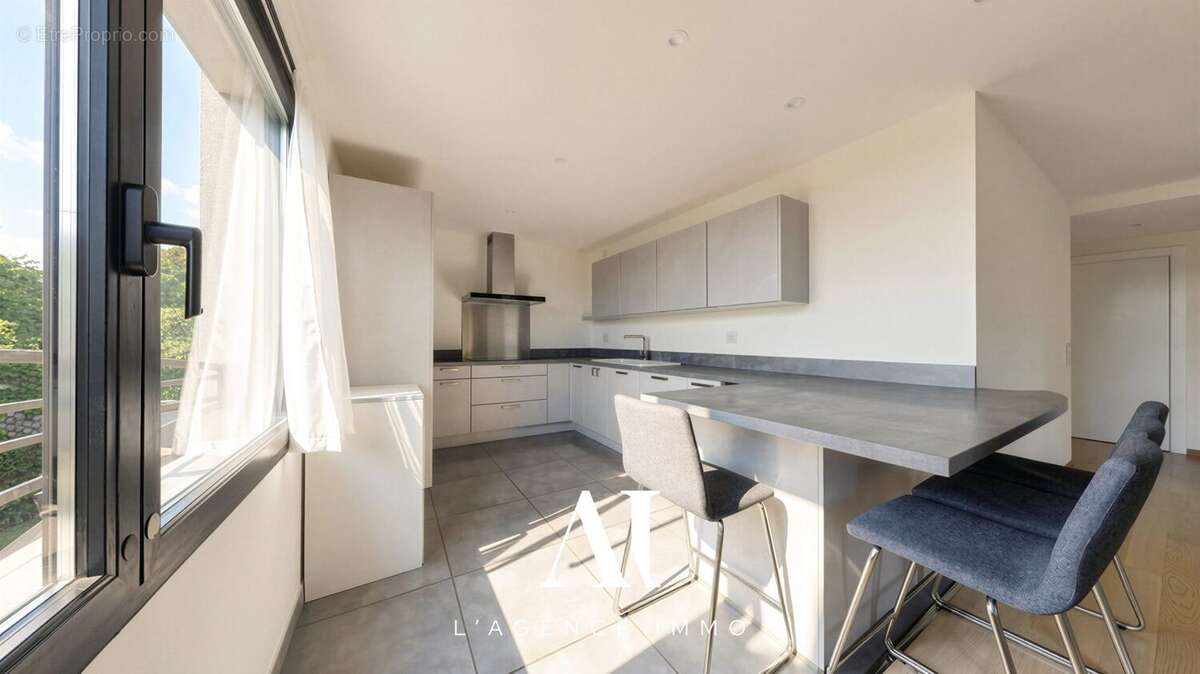 Appartement 133 m² à Saint-Genis-Pouilly  - photo 8