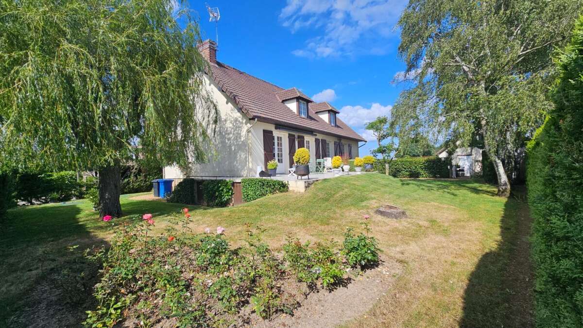 Maison à HOUDAN