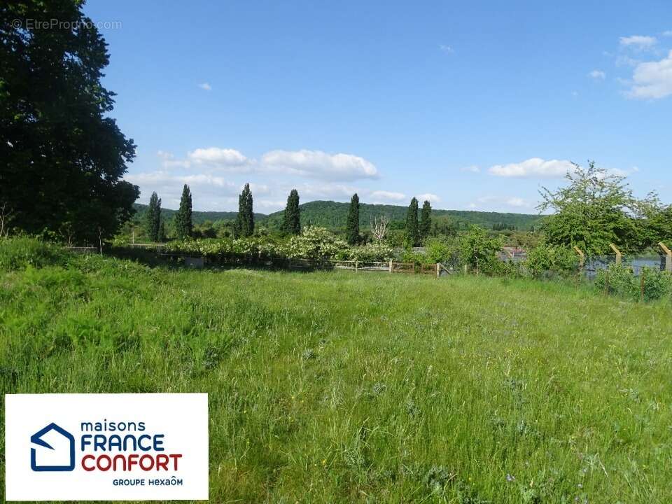Terrain à SAINT-PIERRE-LA-GARENNE