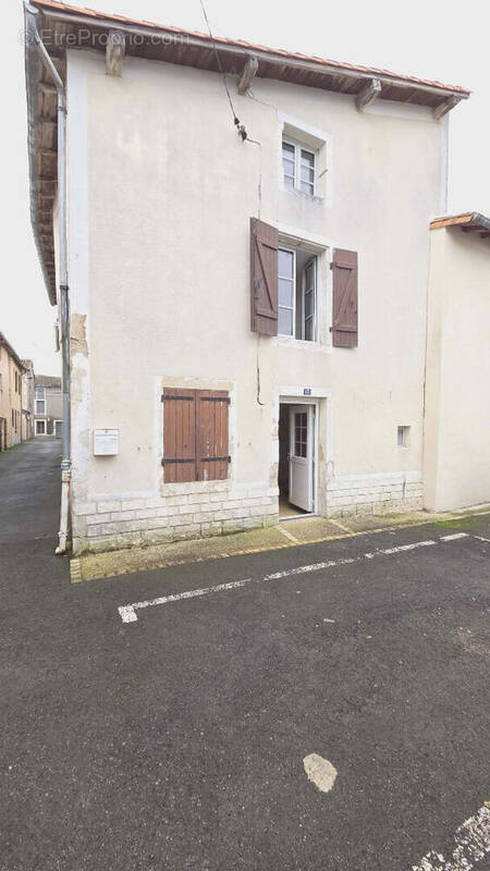 Maison à LA MOTHE-SAINT-HERAY