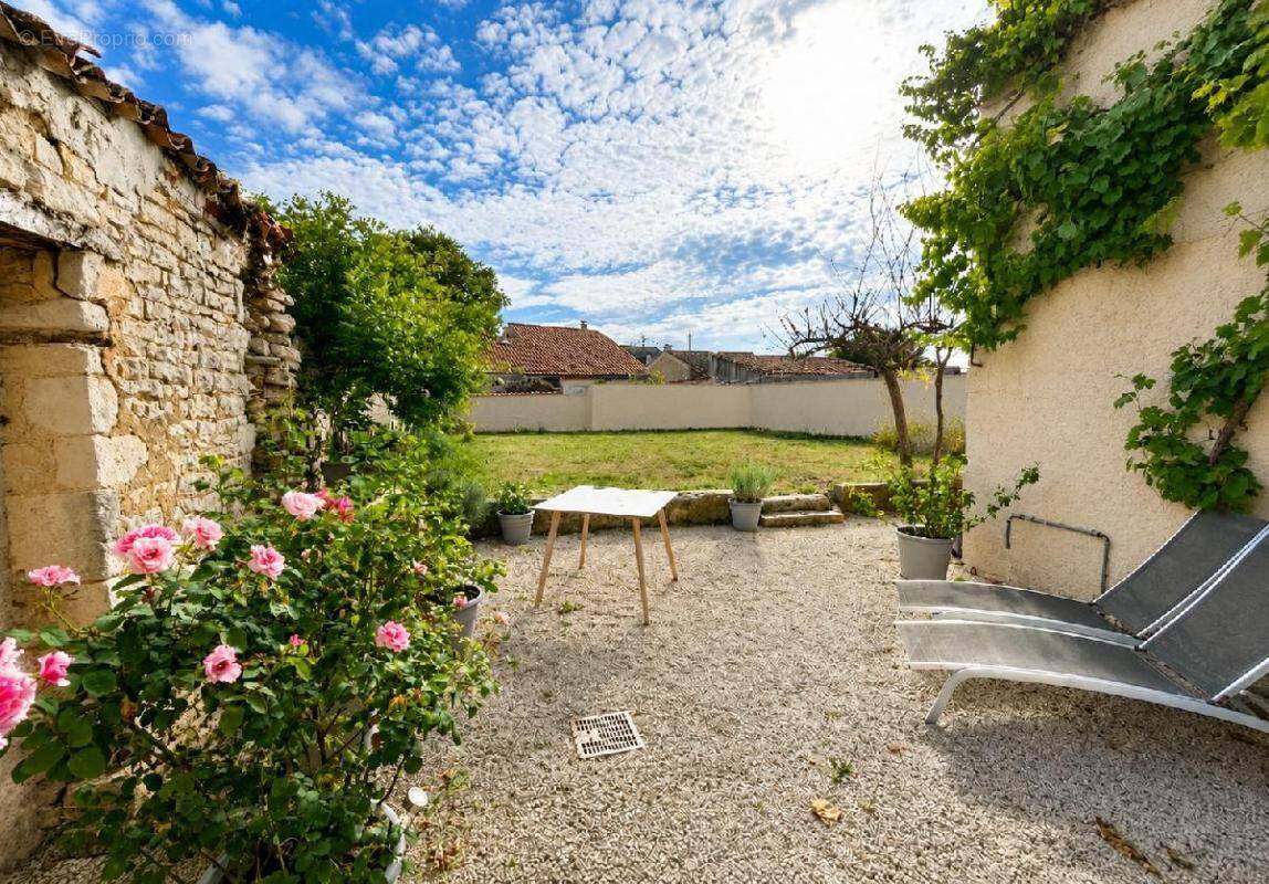 Maison à MAUZE-SUR-LE-MIGNON
