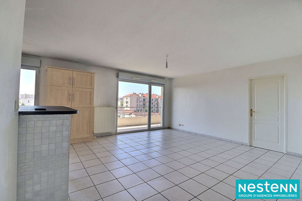 Appartement Villeurbanne T4 90 m2 GRATTE CIEL - Garage DOUBLE en sus, balcon et cave - photo 6