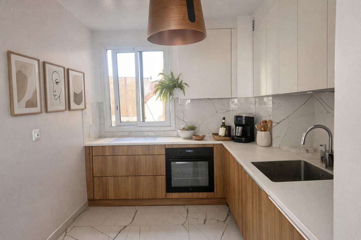 Appartement à PARIS-16E
