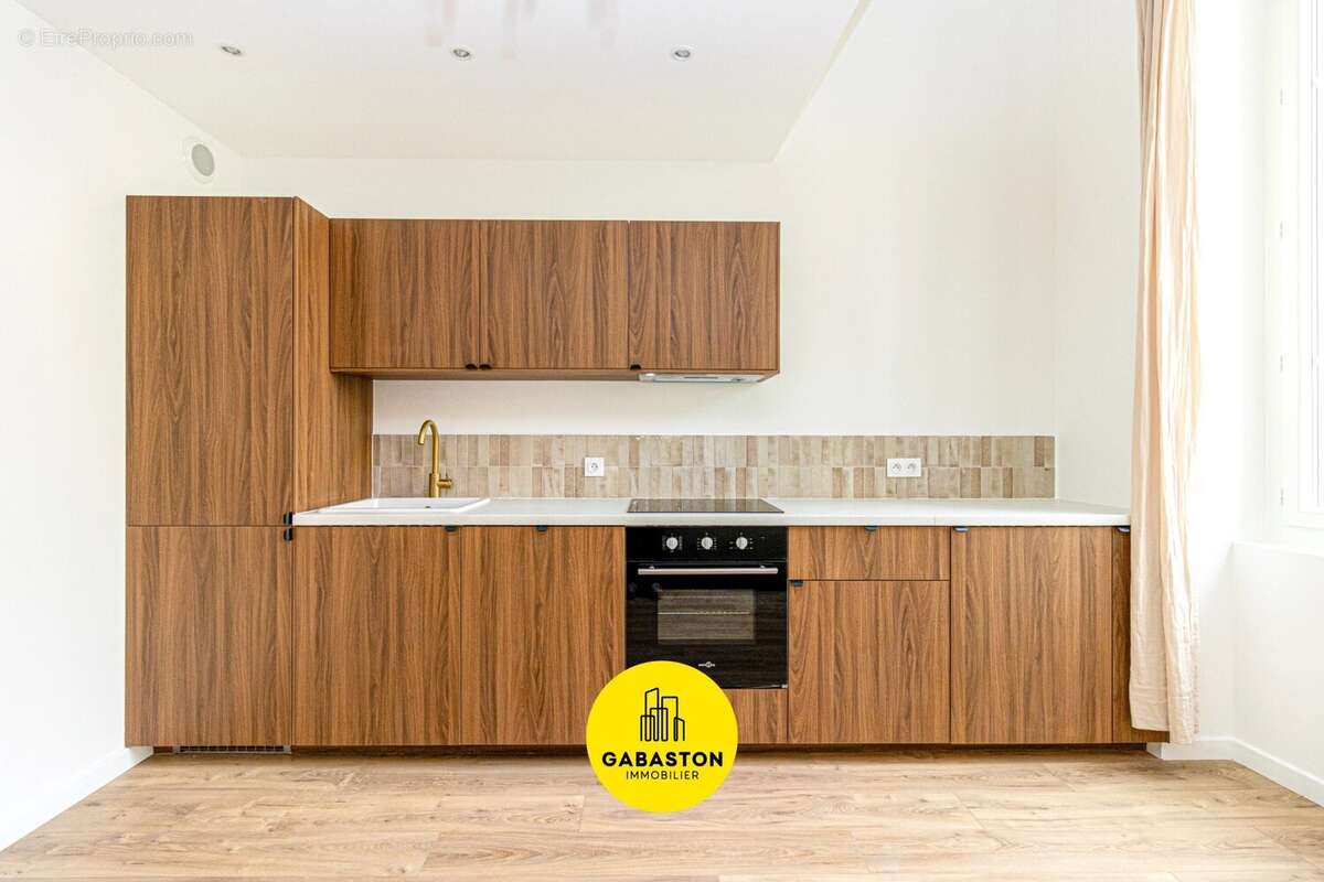 Appartement à MARSEILLE-4E