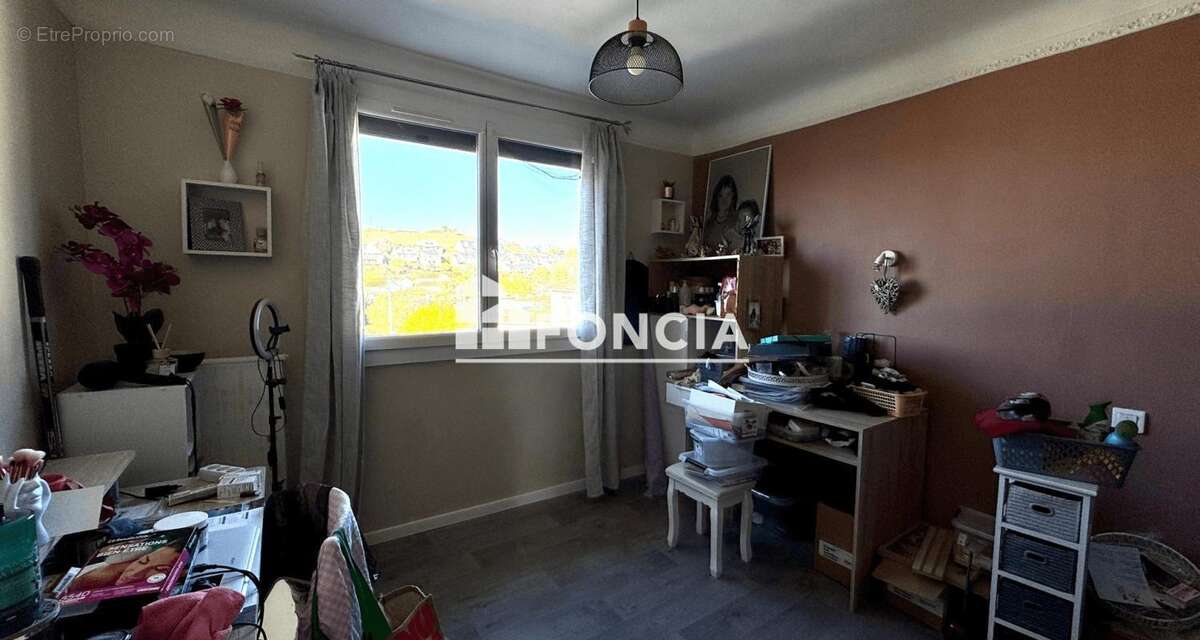 Maison à ONET-LE-CHATEAU