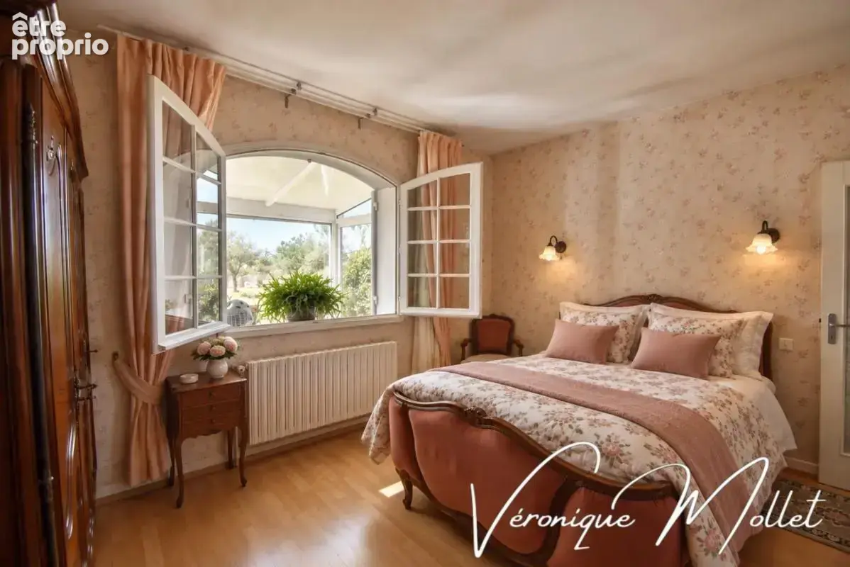Villa traditionnelle sur plus de 6 000 m² – vaste dépendance aux multiples possibilités - photo 8
