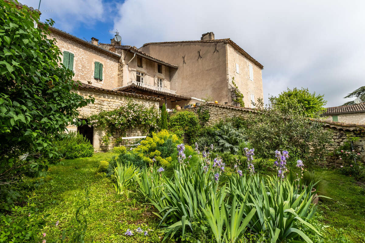 Maison à CASTELNAU-MONTRATIER