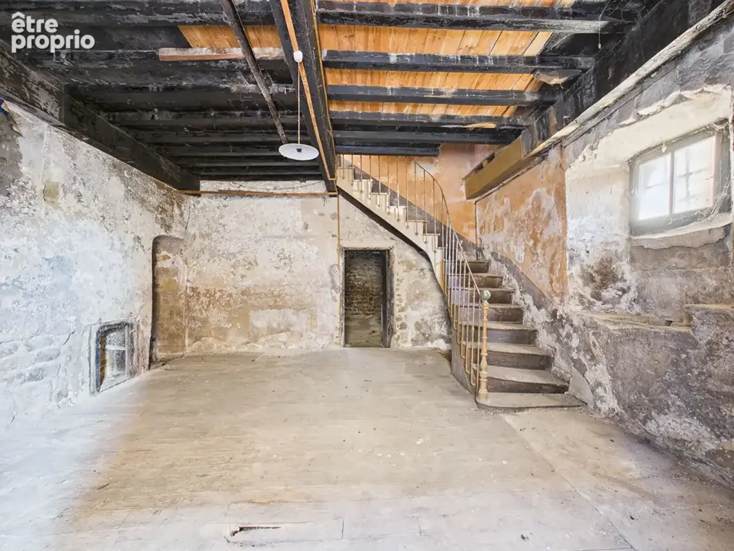 Maison en pierre au coeur du village de Chalencon à réhabiliter avec cour - photo 3
