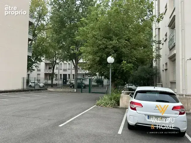 LYON 7 Debourg - Place de Parking Résidence Sécurisée - photo 2