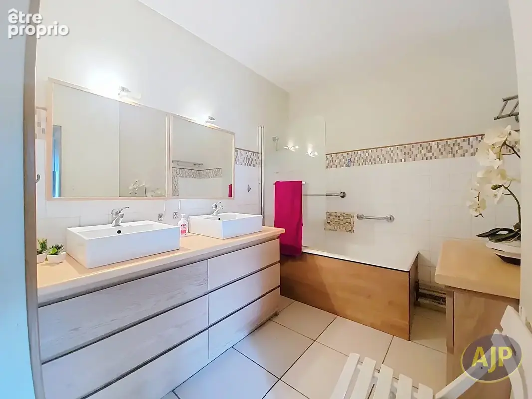 Cauderan-T4 94m²- Balcon - photo 9