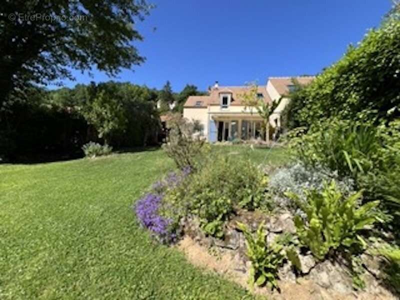 Maison à CHATEAUFORT