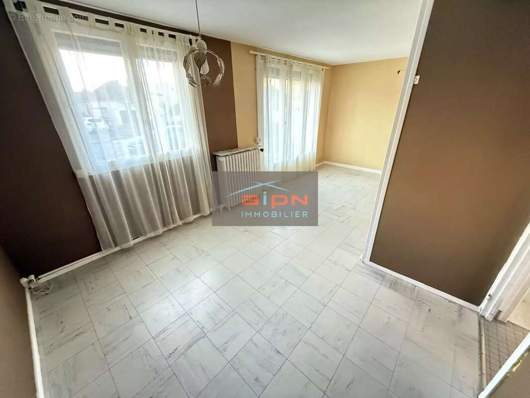 Maison à SAINT-ETIENNE-DU-ROUVRAY