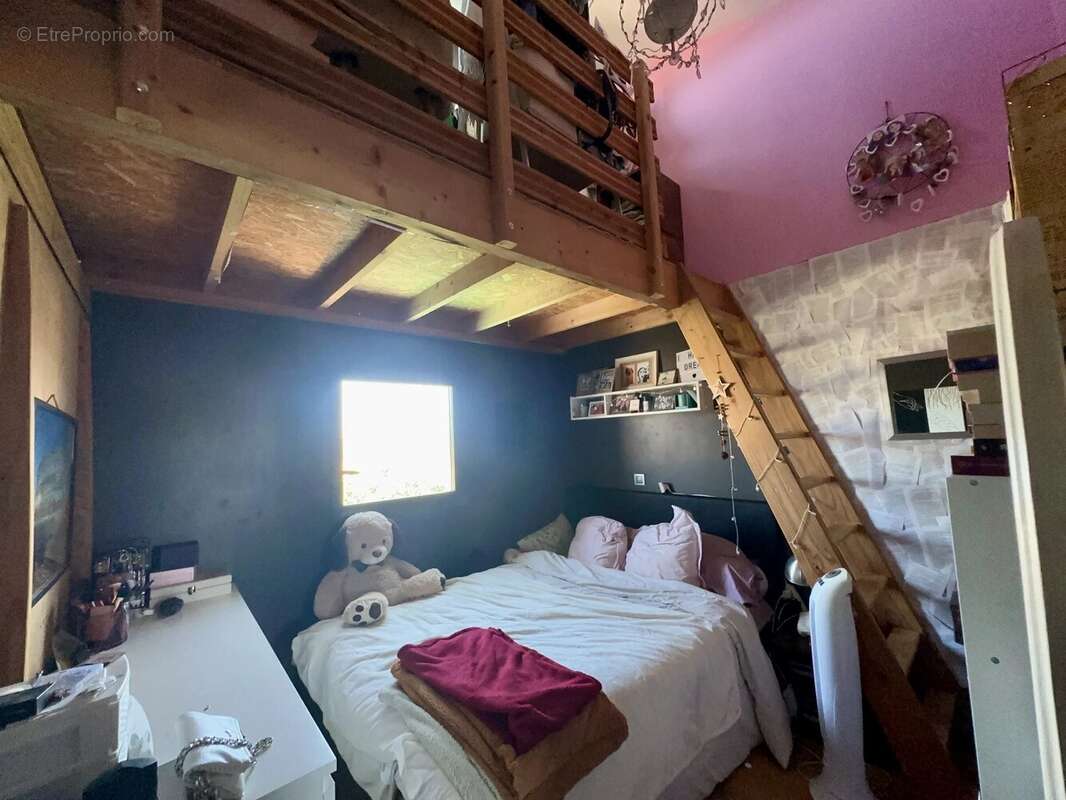 Maison à OPOUL-PERILLOS