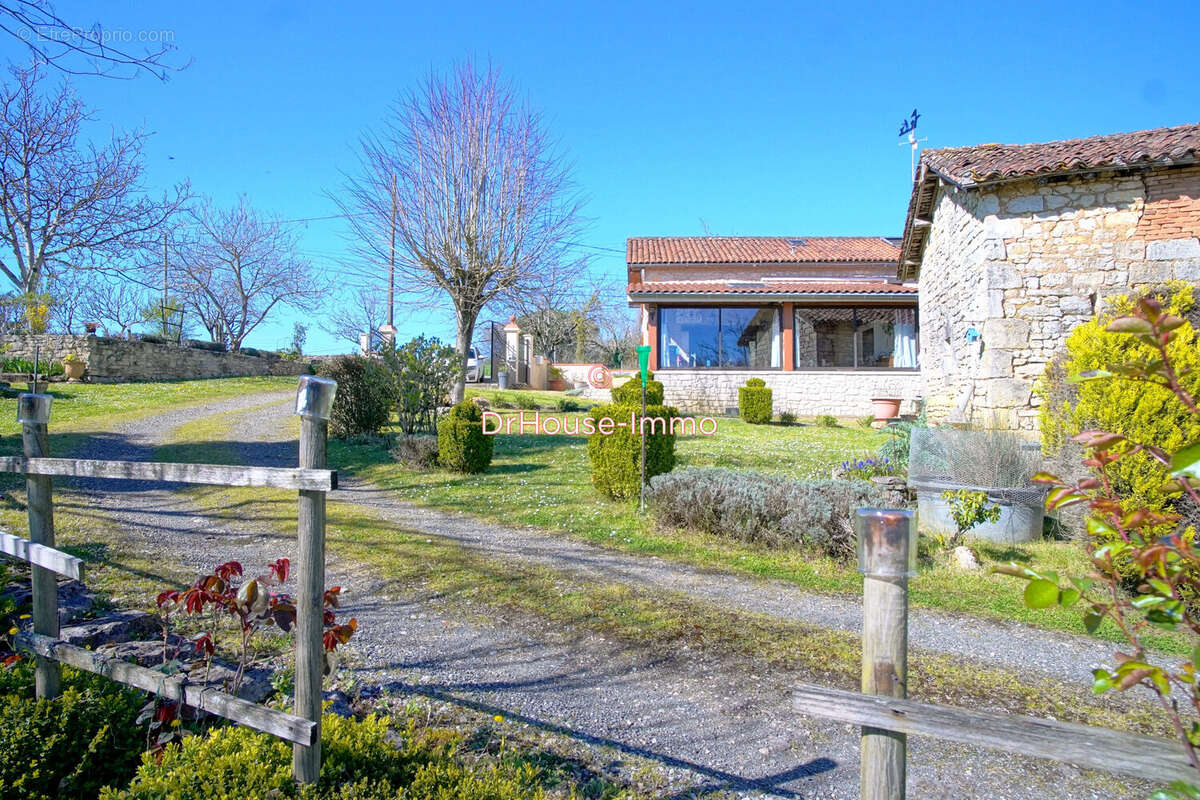 Maison à VAUNAC