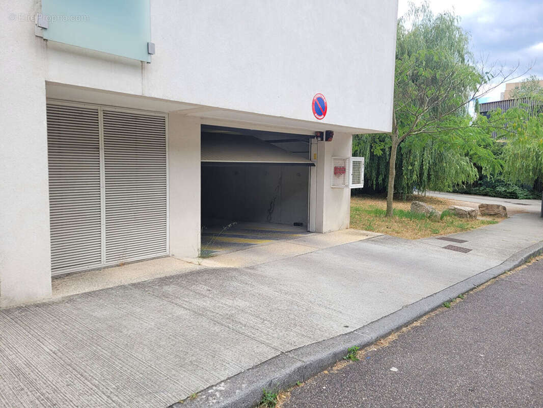 Parking à RILLIEUX-LA-PAPE