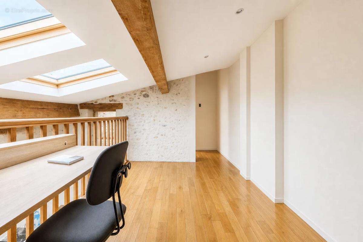 Maison de 7 pièces de 216 m² à Floirac - photo 10