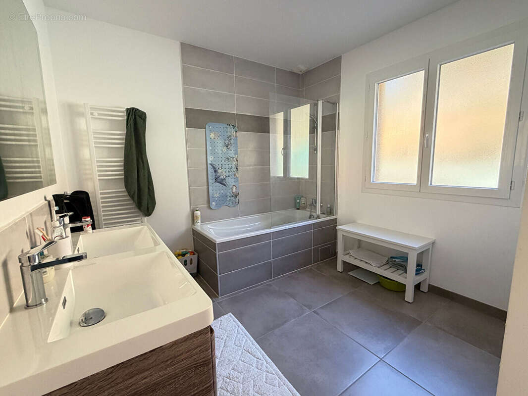 Maison à SAINT-ZACHARIE