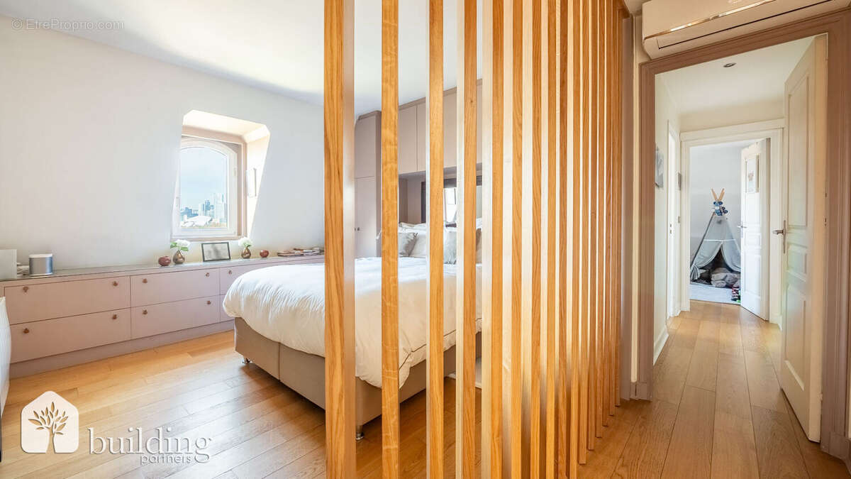 Appartement à PARIS-16E