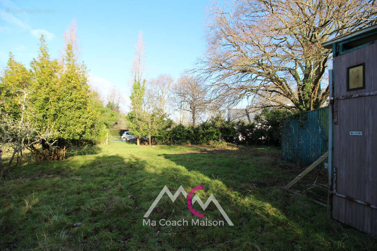 Terrain à LA CHAPELLE-DES-MARAIS