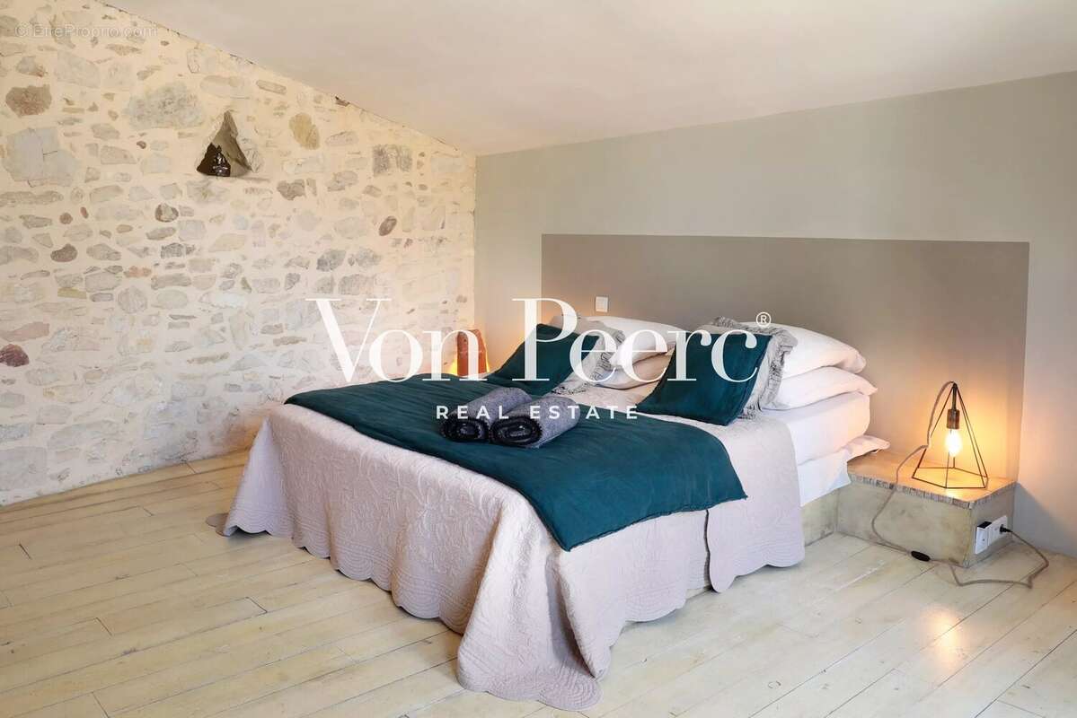 Appartement à SAINT-LAURENT-DES-ARBRES