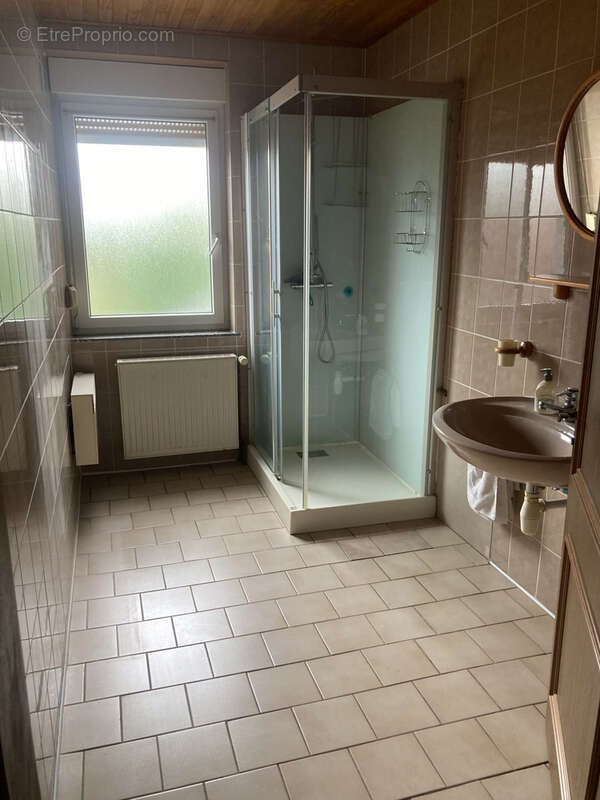 Maison familiale de 130 m2   4 chambres, double garage et terrain - photo 5
