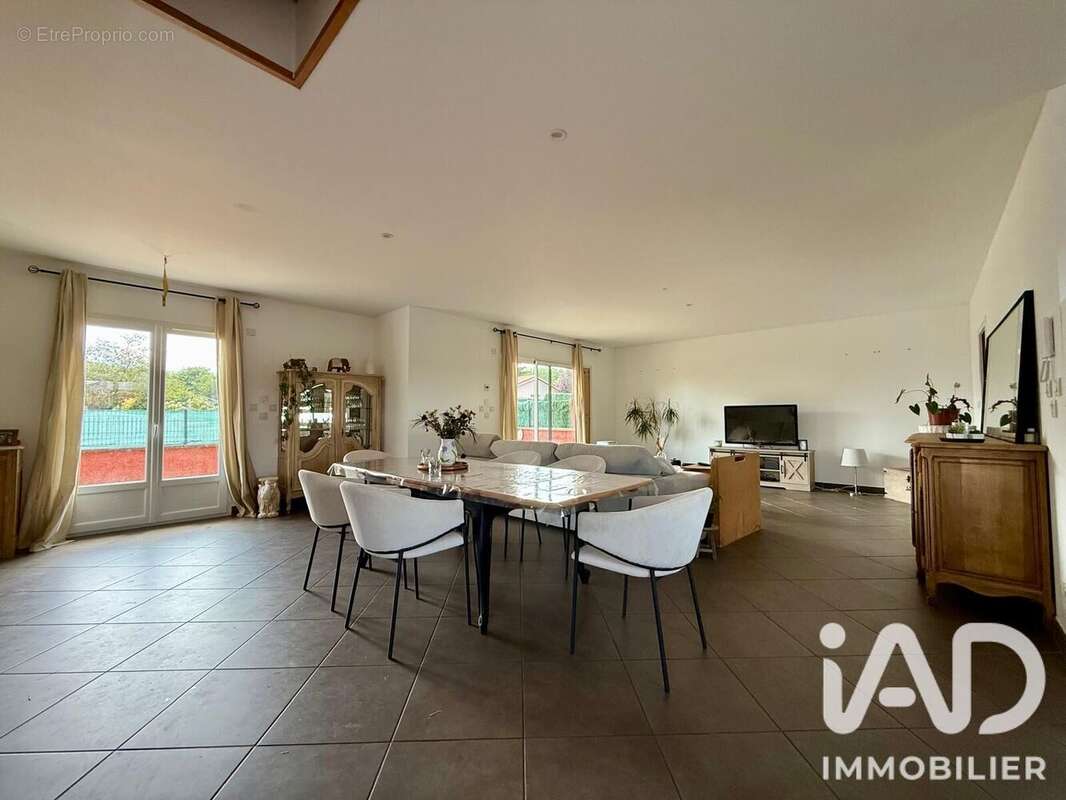 Maison 160 m² à Saint-Marcellin-En-Forez  - photo 3